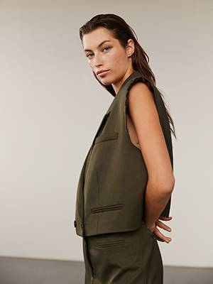 Twill short vest olive Sofie Schnoor