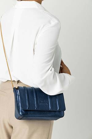 Juliette Padded crossbody navy De La Bretoniere